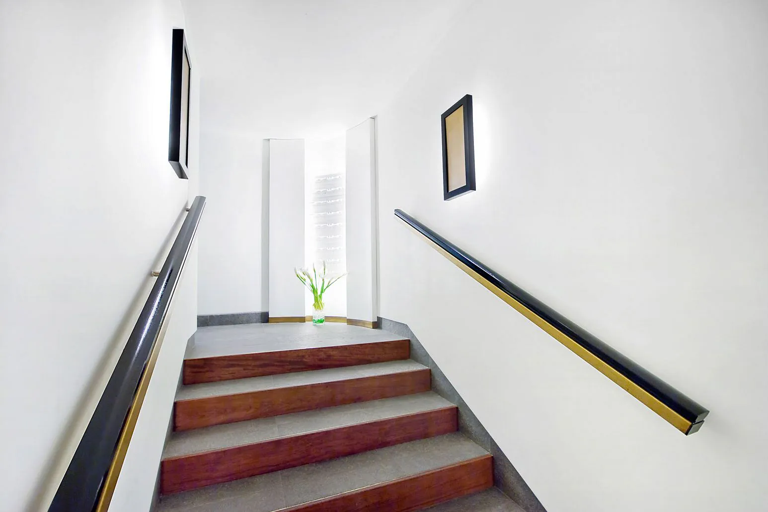 OFF WHITE business & leisure apartments — 2